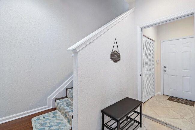 Building Photo - 159 Greenwich Cir