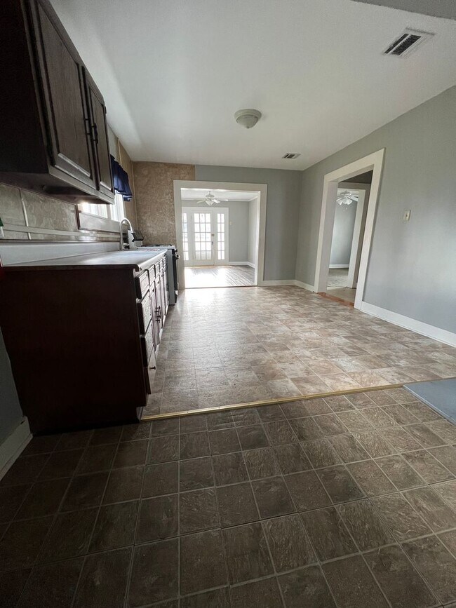 Foto del edificio - Spacious 3BR/1BA Home in Houma – $1,100/Month | 1,000 Sq Ft