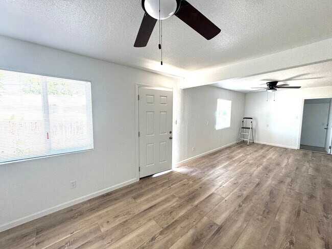 Foto del edificio - Interior Newly Remodeled - 1 bedroom 1 bath For Rent in Dos Palos