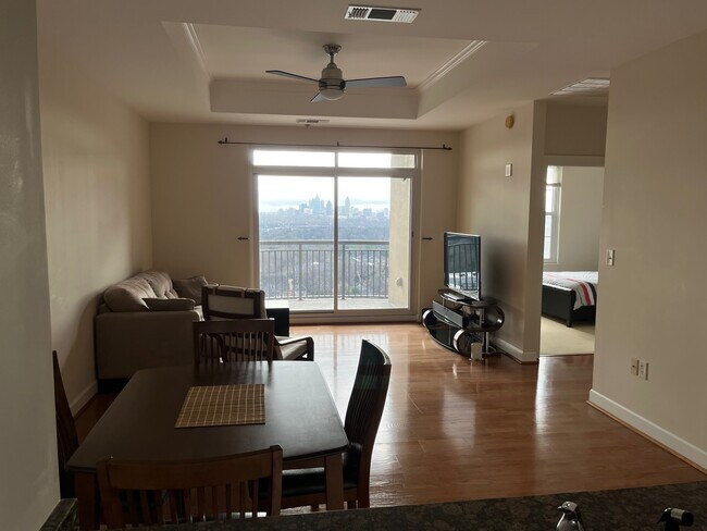 Foto del edificio - 325 E Paces Ferry Rd NE