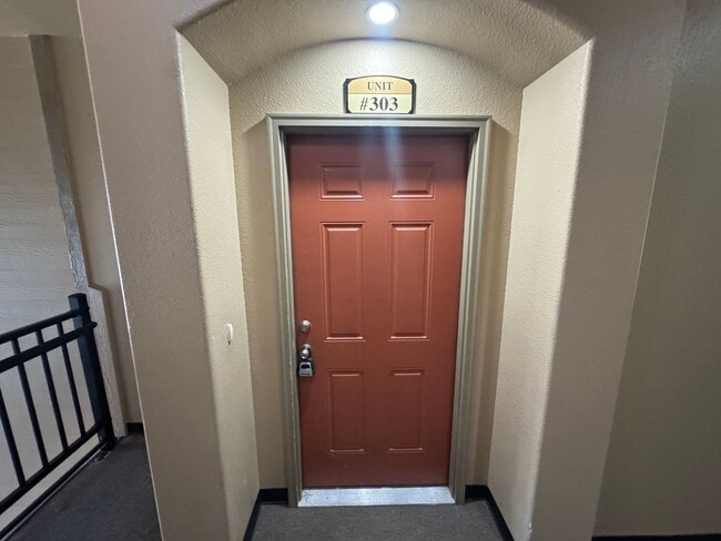 Photo - Move-In Ready Top-Floor Condo with New Flooring & Fresh Paint