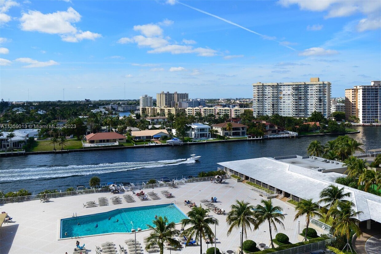 Foto principal - 1985 S Ocean Dr