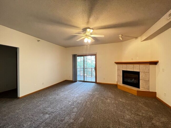 Building Photo - $1,325 | 2 Bedroom, 2 Bathroom Condo | Pet...