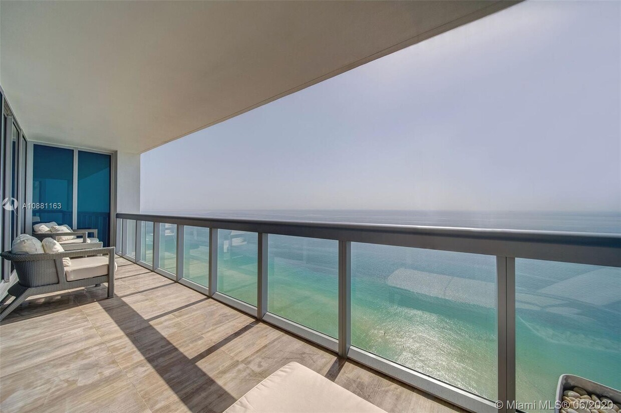 Foto principal - 6899 Collins Ave