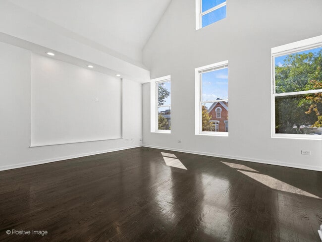 Building Photo - 1629 N Honore St