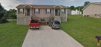 Building Photo - 940 Kingsbury Dr