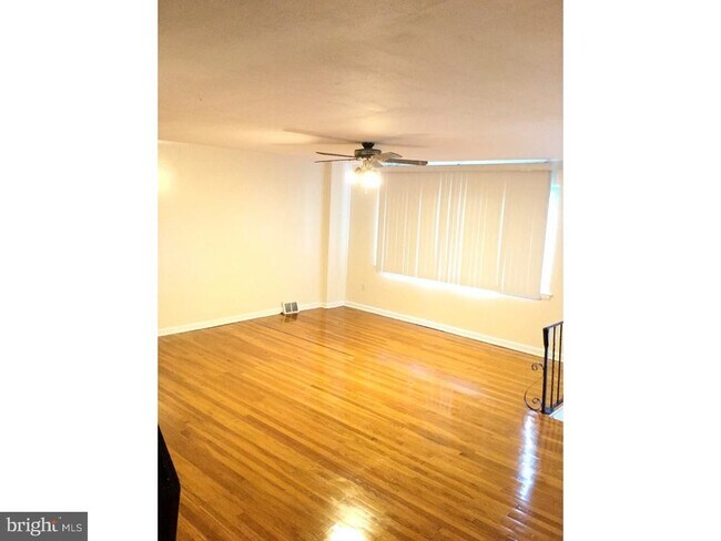 Foto del edificio - 1643 Powell Rd