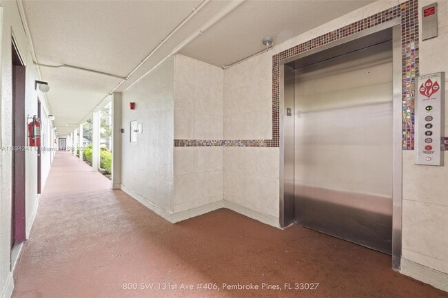 Foto del edificio - 800 SW 131st Ave