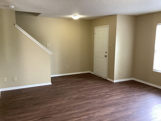 Building Photo - 10176 Cumberland Pointe Blvd