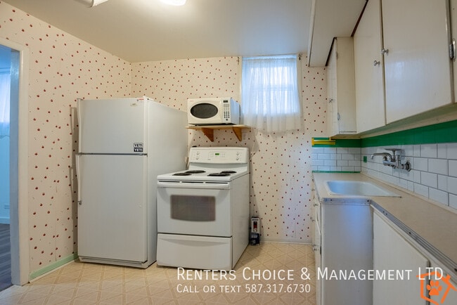 Building Photo - 1 Bedroom Pet Friendly, Utilities Included