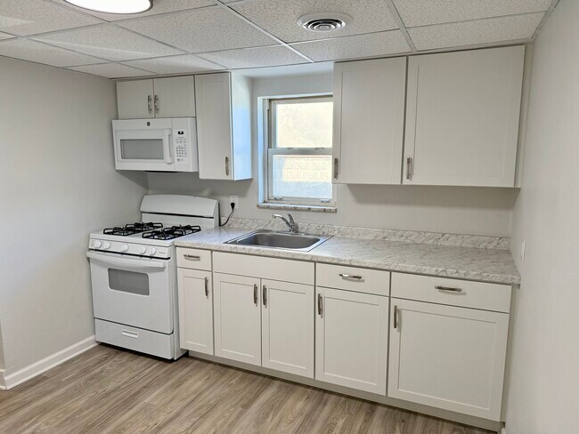 Building Photo - 1379 Island Ave