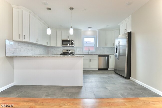 Foto del edificio - 32 Garibaldi Ave