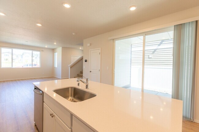 Foto del edificio - 24465 E Feather Ct