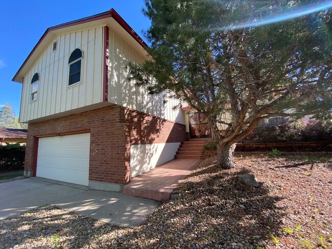 Photo - Spacious 4-Bed Rental in Aurora Featuring High Ceilings and Large Yard House