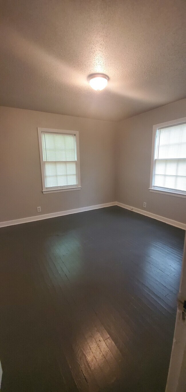 Foto del edificio - Renovated Bungalow w/ Semi Finished Basement
