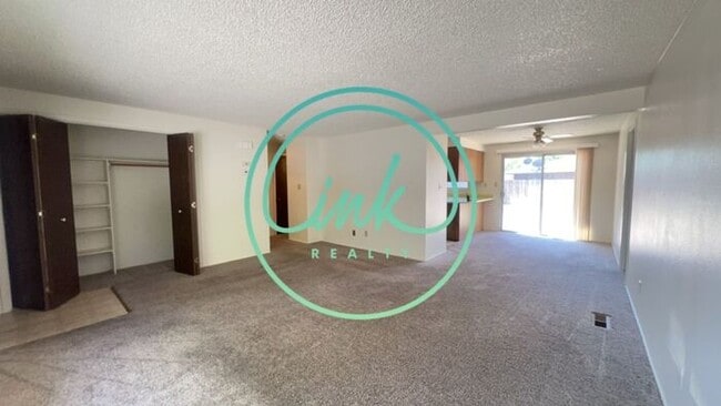 Building Photo - Duplex Unit for Rent in Carson City