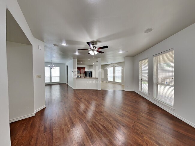 Foto del edificio - 15818 Shoreline Terrace Dr