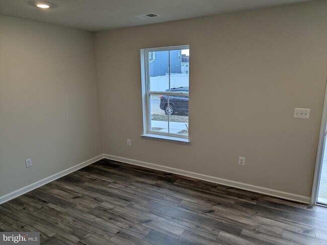 Building Photo - 11 Short Br Dr