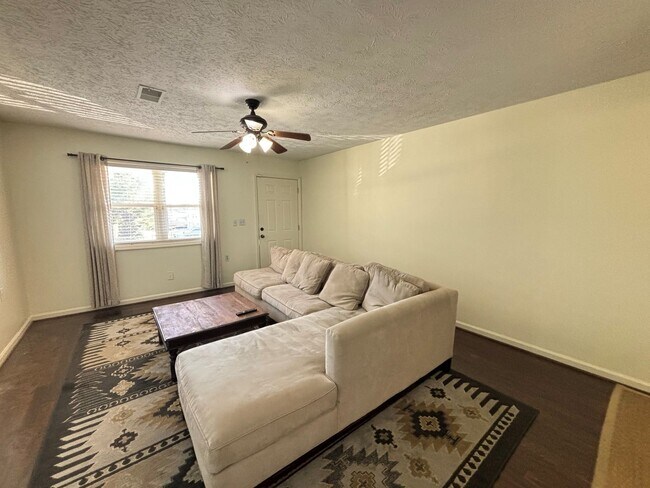 Foto del edificio - VILLAGE NORTH CONDO- 426 N. Donahue #14