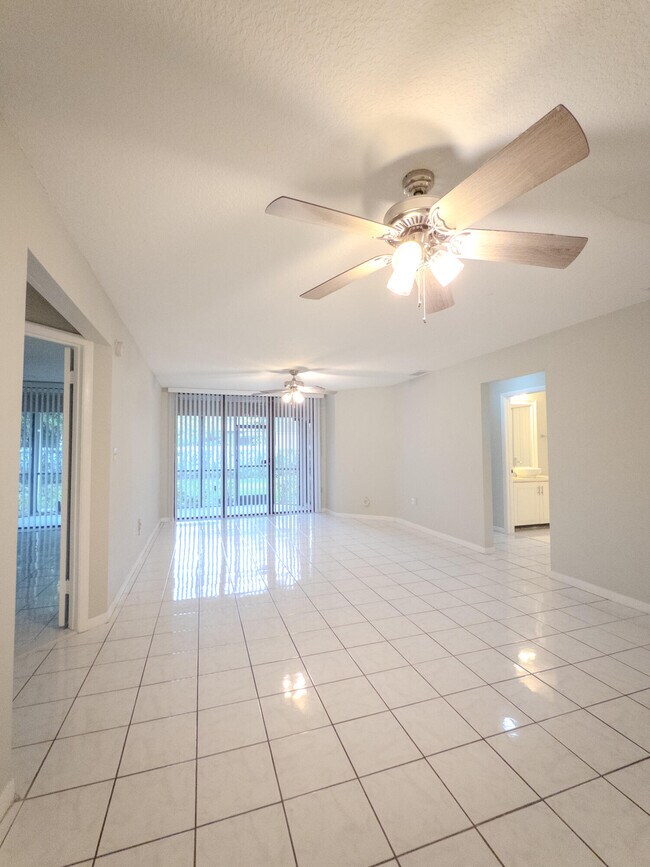 Foto del edificio - 9867 NW 1st Ct