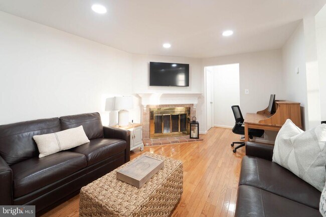 Foto del edificio - 5105 Spring Rock Ct