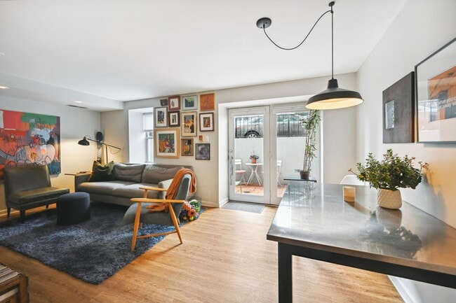 Building Photo - Location, Location, Location! - 1BR/1BA in Dupont!