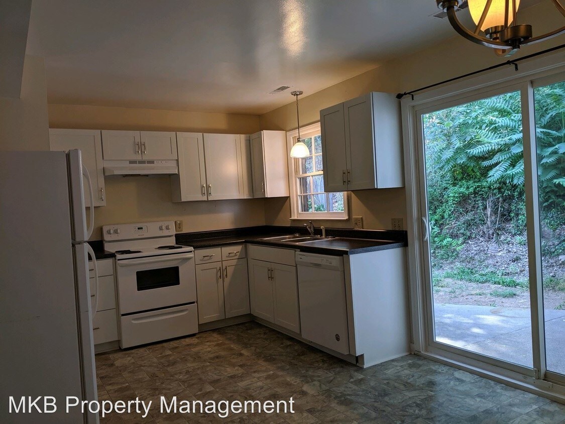 Primary Photo - 2 br, 1 bath House - 2437 Brambleton Ave