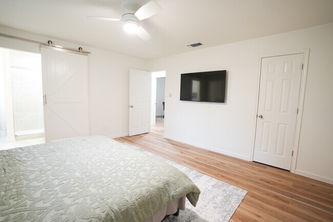 Building Photo - 2607 Aldford Dr