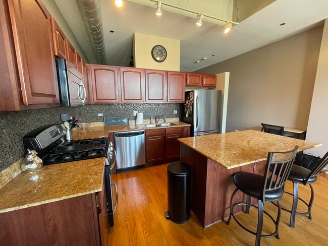 Kitchen - 849 N Franklin St