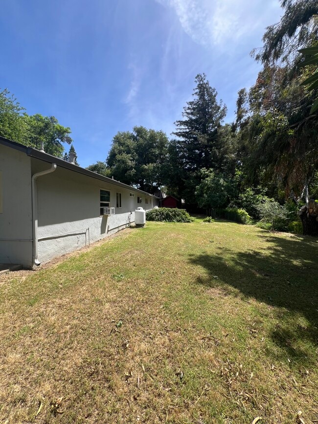 Building Photo - 7119 Pleasants Valley Rd