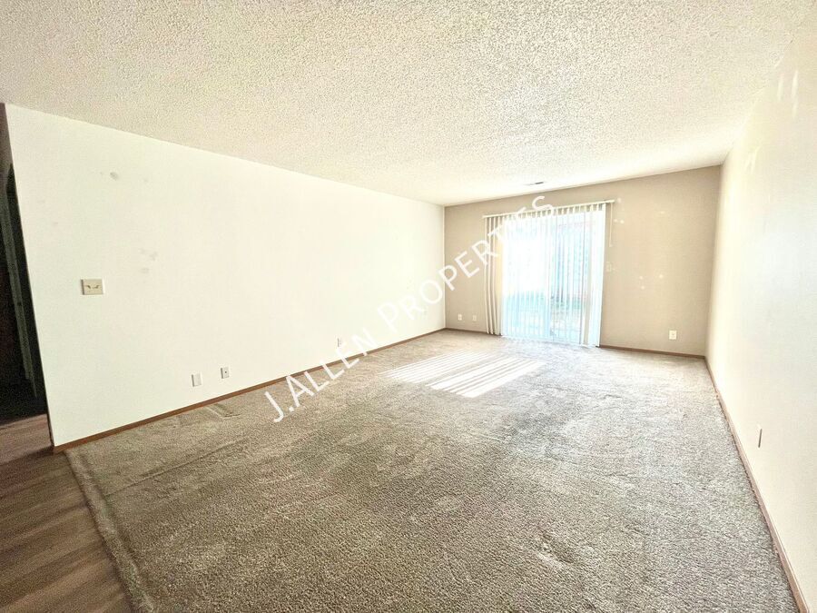 Building Photo - Spacious, Affordable 1 Bed