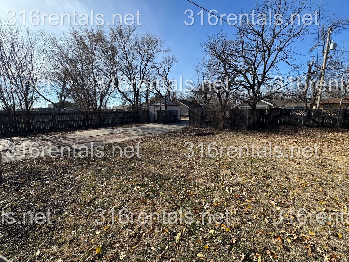 Foto principal - $950 - 3 bed 1 bath - Single Family Home