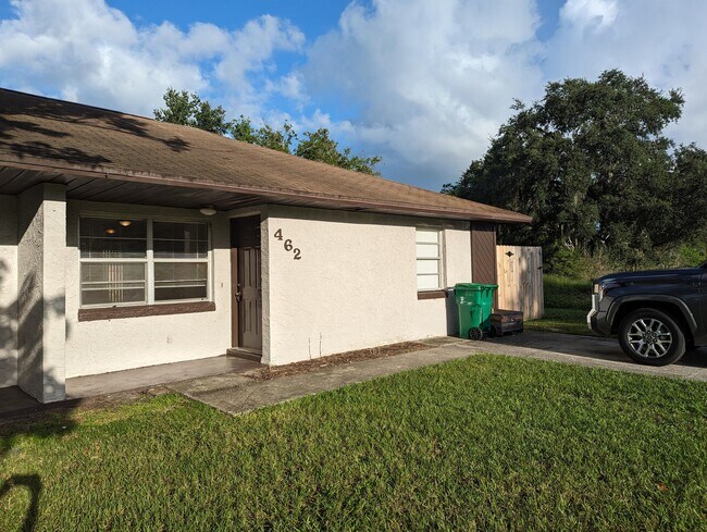 Building Photo - 462 Country Ln Dr