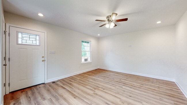 Building Photo - 1521 Montgomery Ave