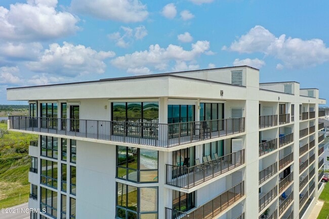 Building Photo - 4110 Island Dr