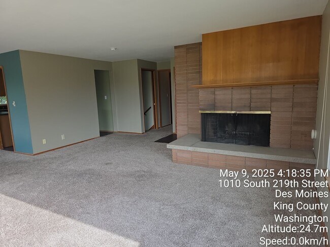 Building Photo - Heart of DesMoines large home for rent -5 ...