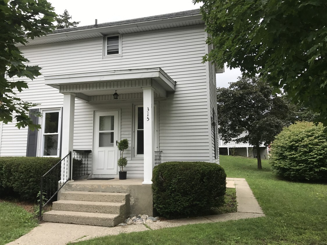 Entrada del hogar - 315 N Warren Ave