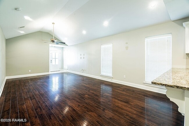 Foto del edificio - 319 Harvest Ln