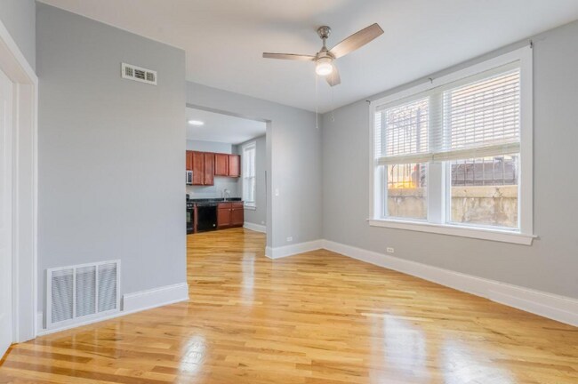 Building Photo - 2058 W 21st Pl