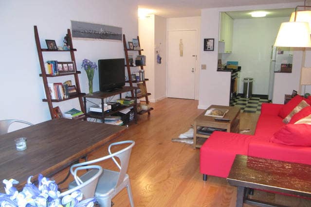 Primary Photo - 250 E Houston St