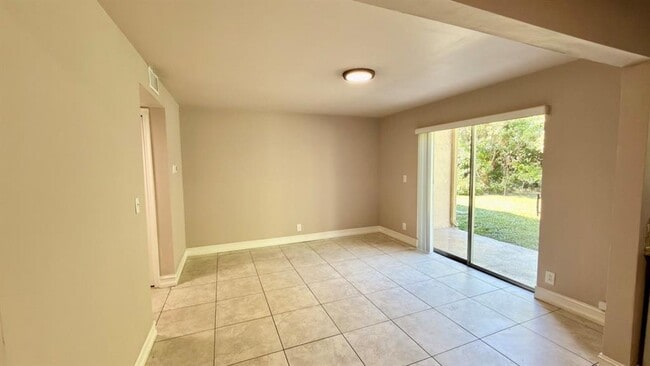 Building Photo - 3064 Riverside Dr