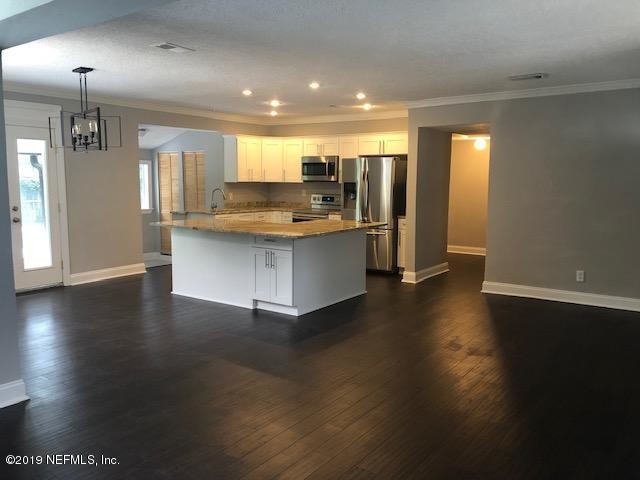 Foto del edificio - 1529 Ferndale Pl
