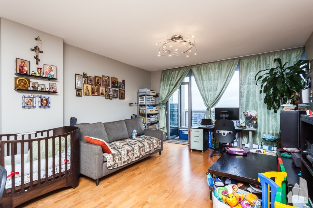 Photo - 100 E 14th St (Chicago, IL)