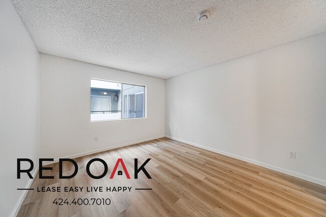 Building Photo - 11817 Victory Blvd