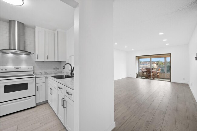 Building Photo - 5031 W Oakland Park Blvd