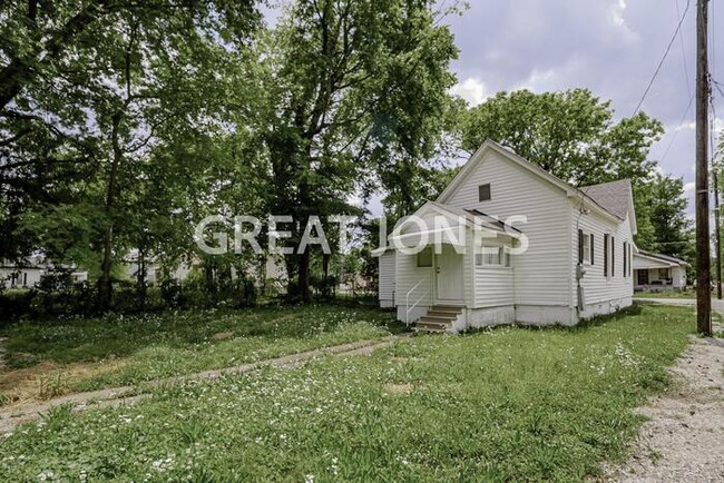 Building Photo - Charming 2 Bedroom in Birmingham!