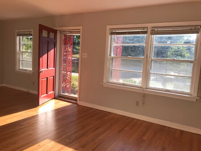 Living room - 2236 Helen Ave