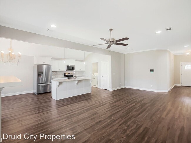 Foto del edificio - 3 br, 2 bath House - 5360 University Garde...