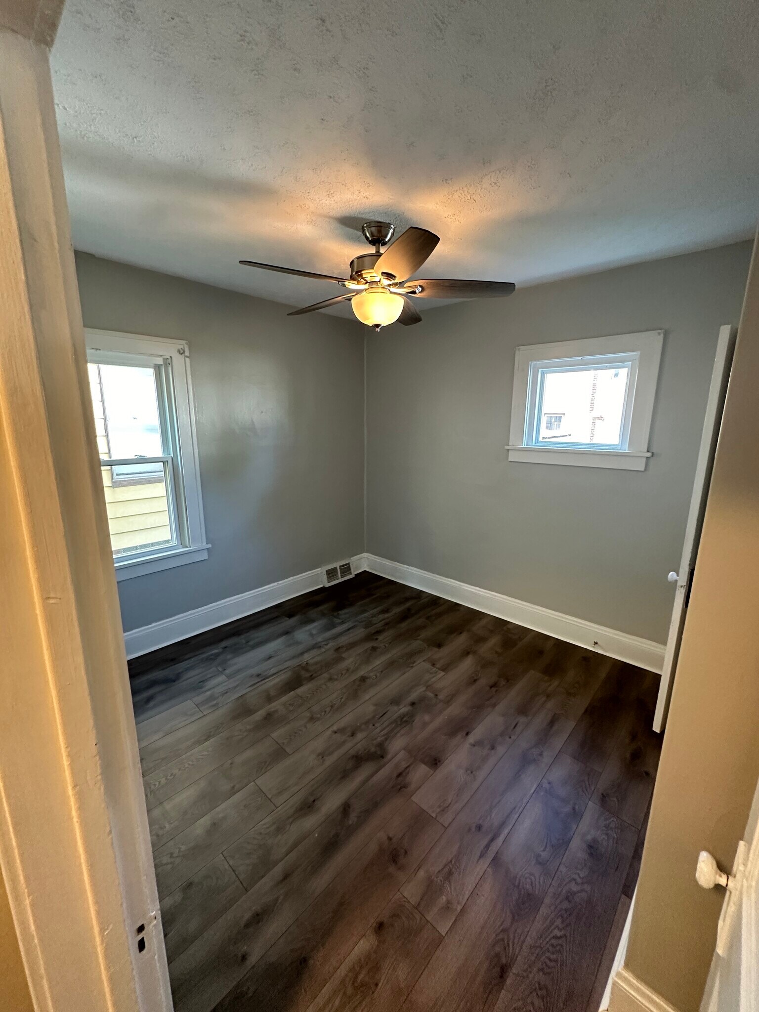 2192 Warren Rd Unit Downstairs, Lakewood, OH 44107 - 2192 Warren Rd ...