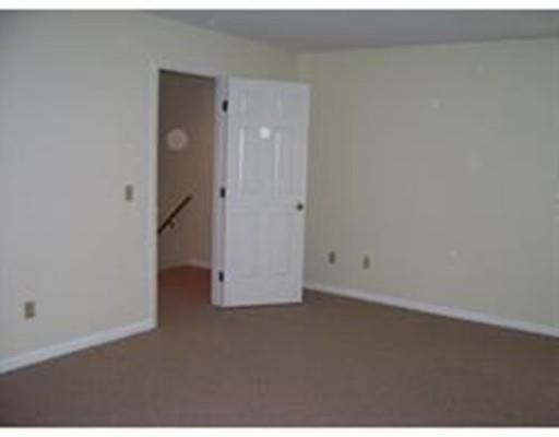 Foto del edificio - 43 Oakwood Ln